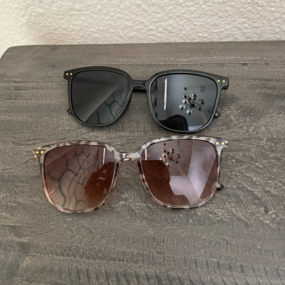 Bundle of two square women's sunglasses